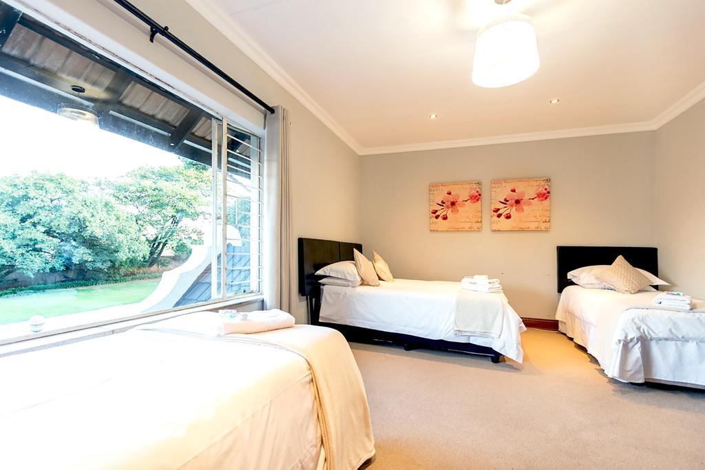 Or Tambo Guest House Kempton Park Buitenkant foto