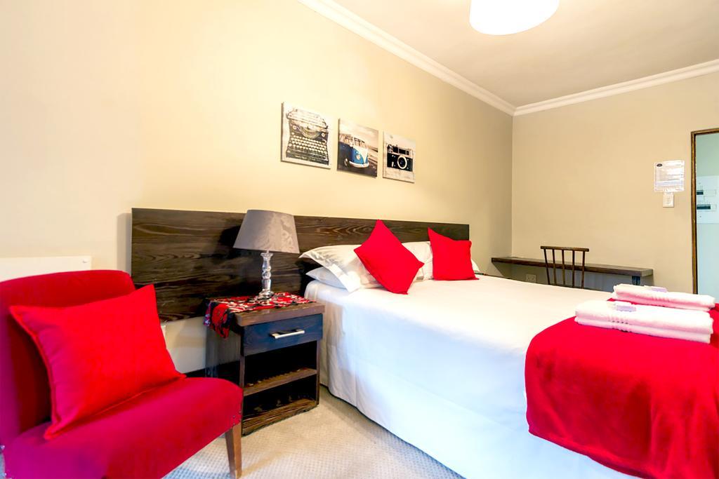 Or Tambo Guest House Kempton Park Buitenkant foto