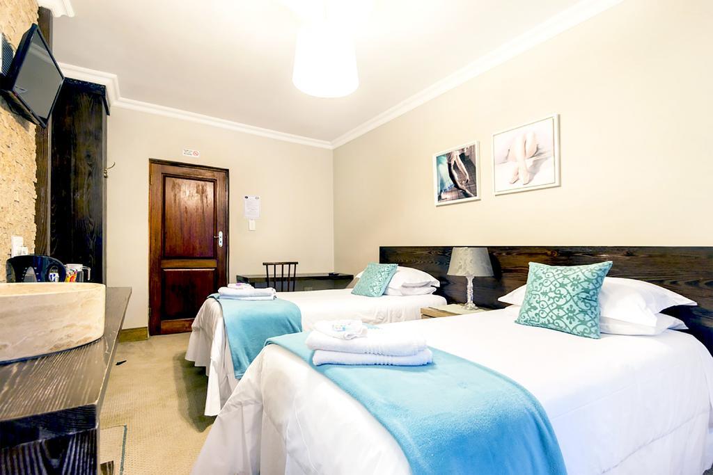 Or Tambo Guest House Kempton Park Buitenkant foto